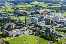 909113 Luchtfoto van het Universiteitscentrum De Uithof te Utrecht, uit het zuidwesten.